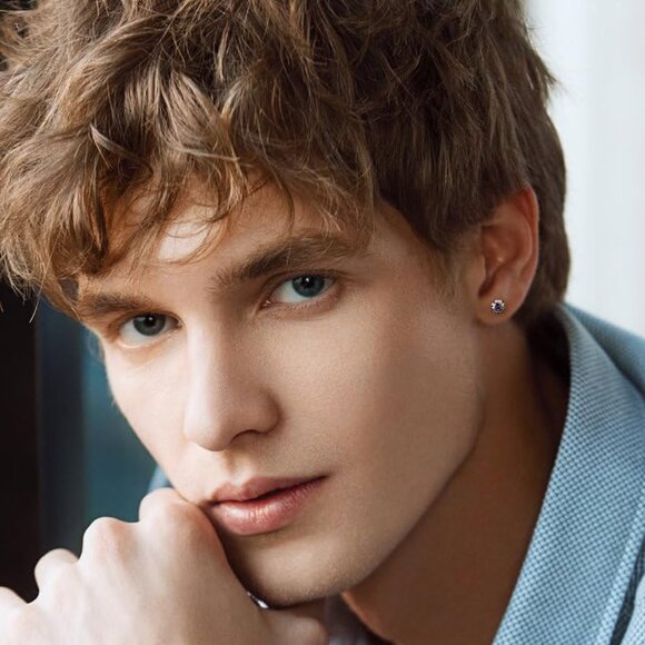 Hypoallergenic Titanium Earrings for Sensitive Ears, 6mm Cubic Zirconia, Screw B - Picture 4 of 6